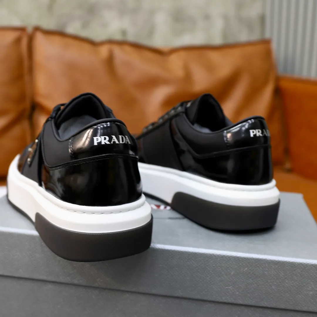 Men's shoes: 380 top original brand: PRADA (Prada) Standard code: Men's code 38/44 (45 can be customized) Grade: Same as the official website Material: Original cowhide, cowhide lining, original combination two-color wear-resistant soft outsole Style category: casual sports version, young fashion, European and American trend, British style Color: actual picture color
